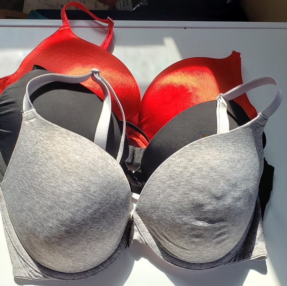 3 pack Victoria secret pushup bras - Picture 1 of 4